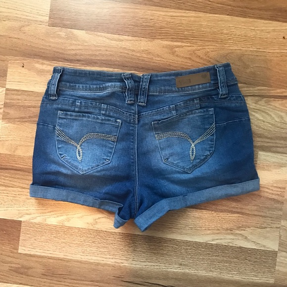 Size 7 Ripped Shorts - Picture 2 of 3
